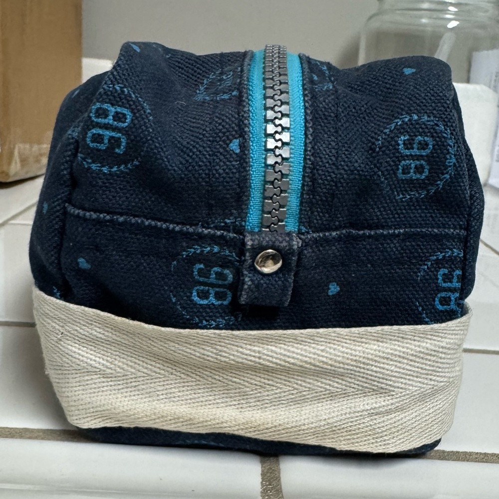 Vintage Y2K PINK Victoria's Secret Blue cosmetic bag - Picture 6 of 6